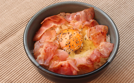 ベーコンの卵かけご飯