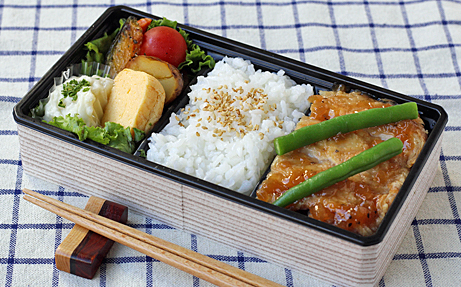 シャリアピンチキン弁当(こんにゃく米入りご飯)