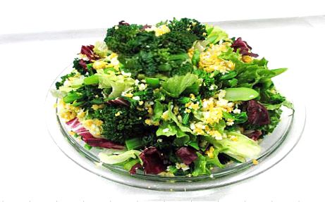 菜の花とスティックセニョールのミモザサラダ